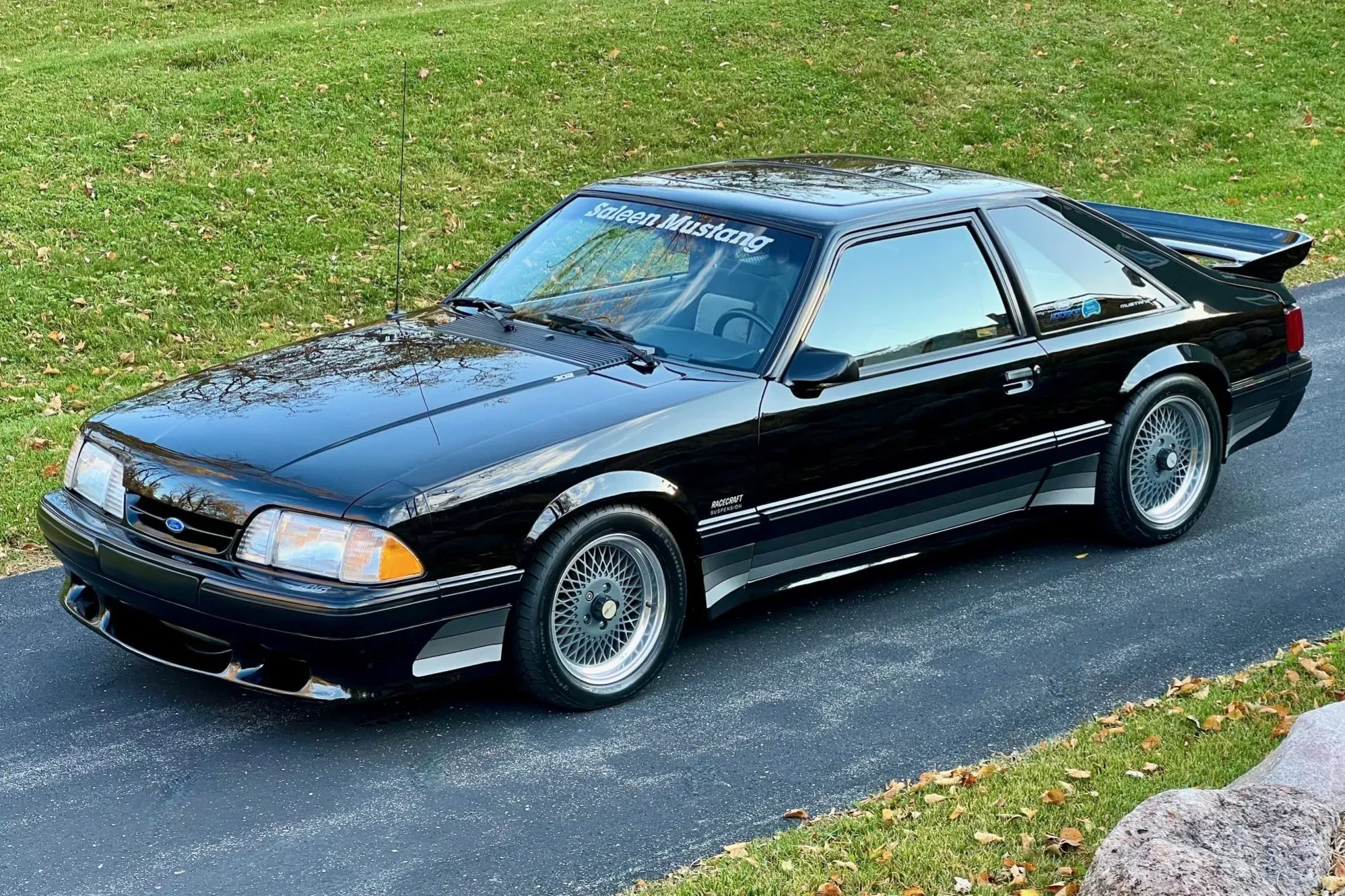 Saleen Mustang 1987 lateral y trasero