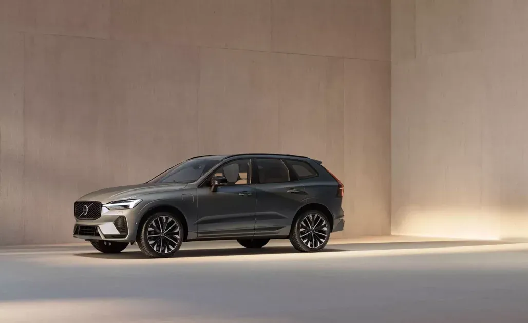 Vista lateral del Volvo XC60 2026