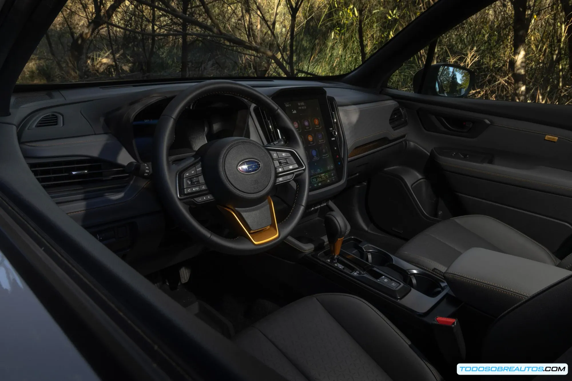 Detalle de los materiales del interior subaru forester wilderness 2026