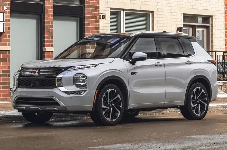 Mitsubishi Outlander 2025 vista frontal lateral