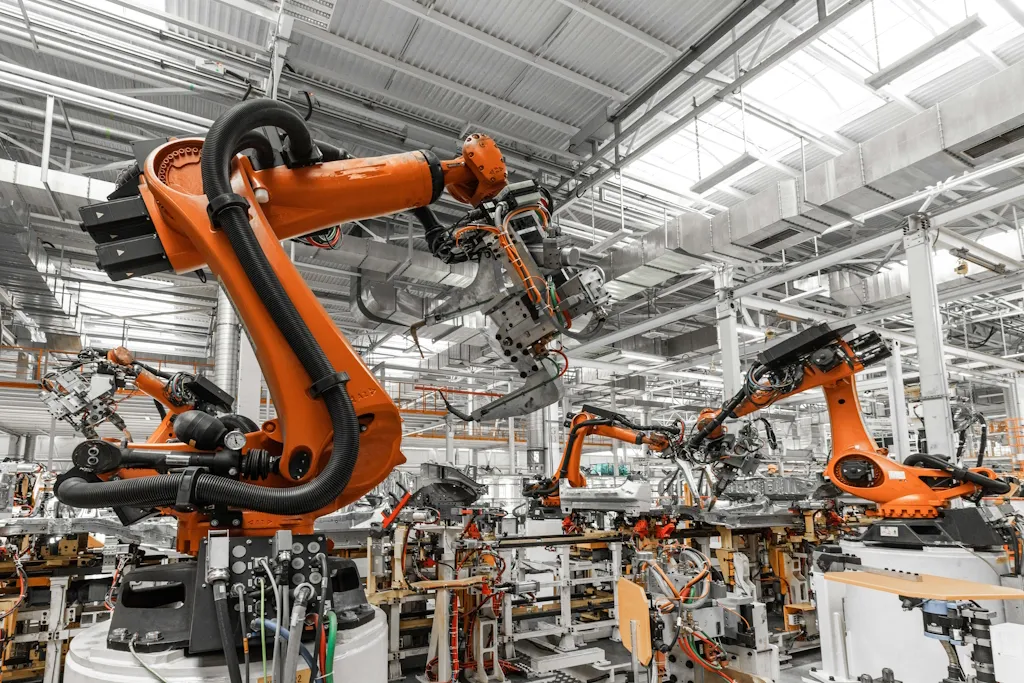 Tecnólogo operando equipo de metrología de precisión en una línea automotriz