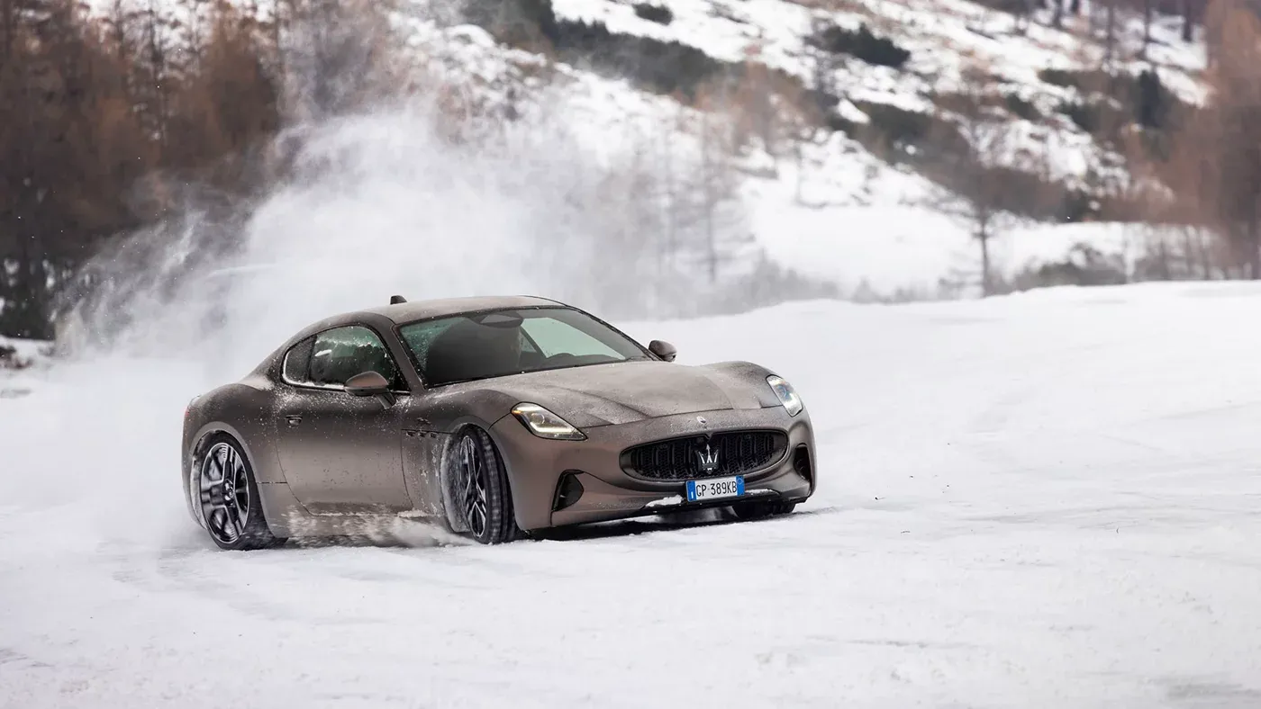 Maserati GranCabrio Folgore en el hielo de St. Moritz