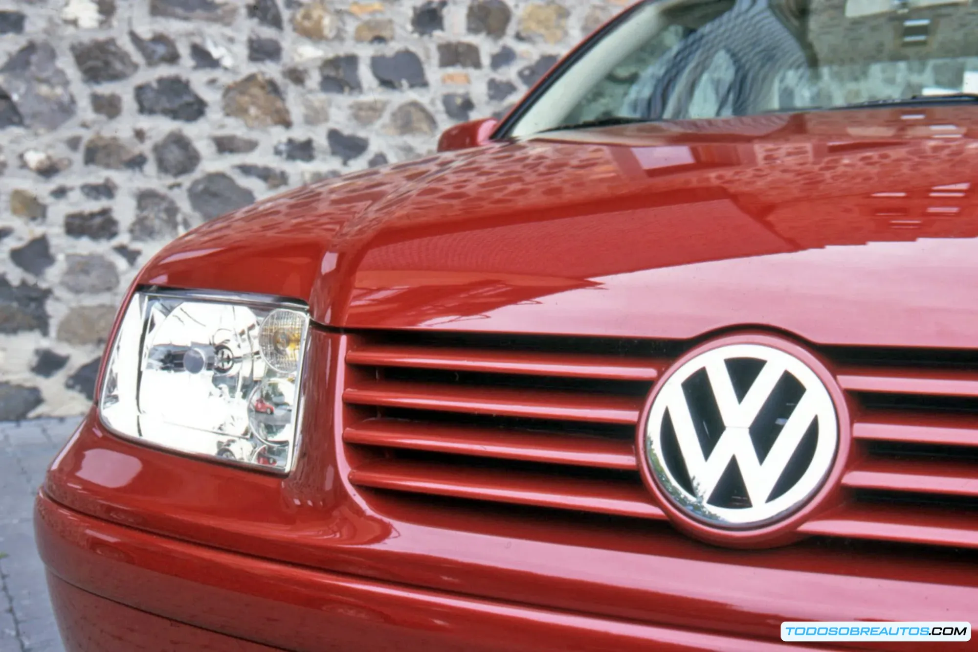 Detalle del tablero de instrumentos volkswagen jetta glx 1999.
