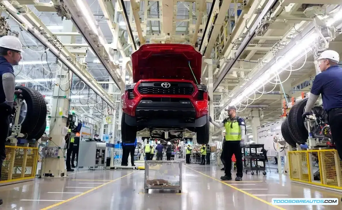 Imagen de una carrera de Fórmula 1 mostrando las estrategias de boxes.