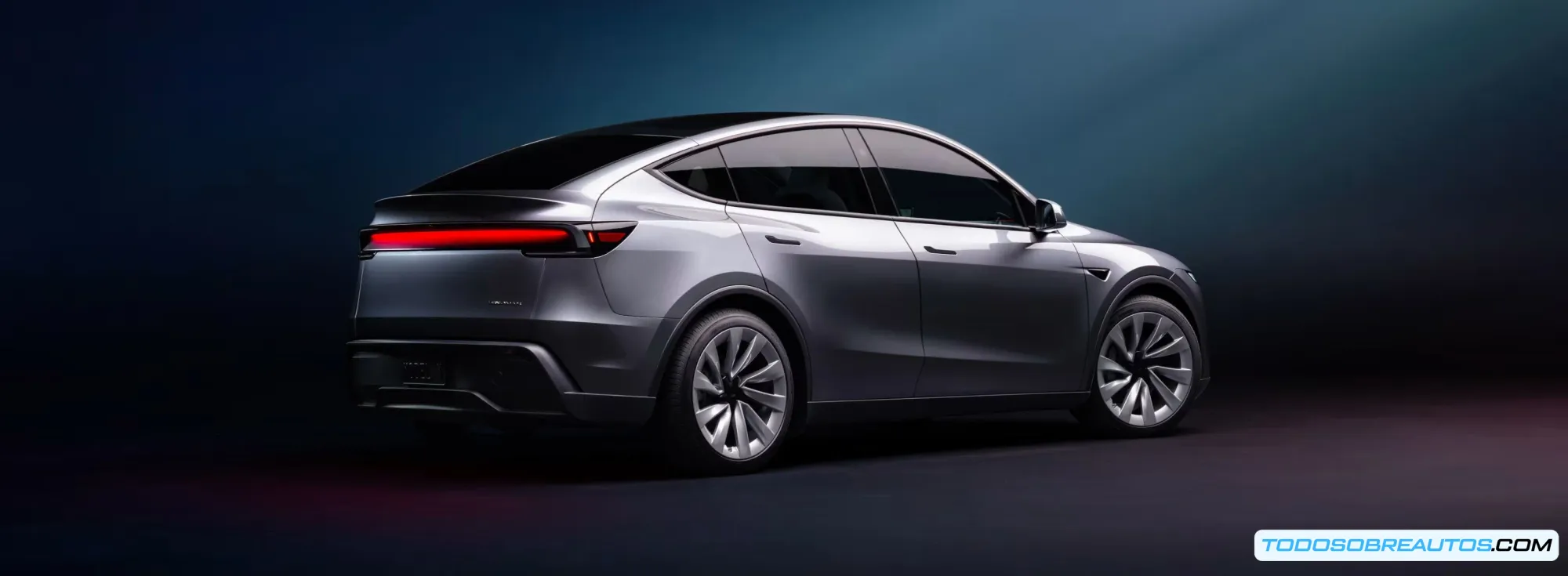 Comparación visual entre el Tesla Model Y 2024 y 2025.