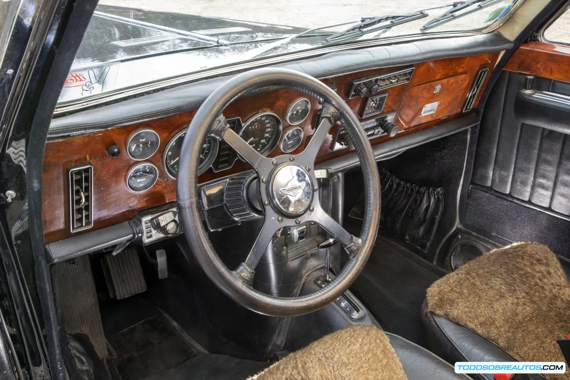Comparación visual entre un Bugatti Royale y un Panther De Ville