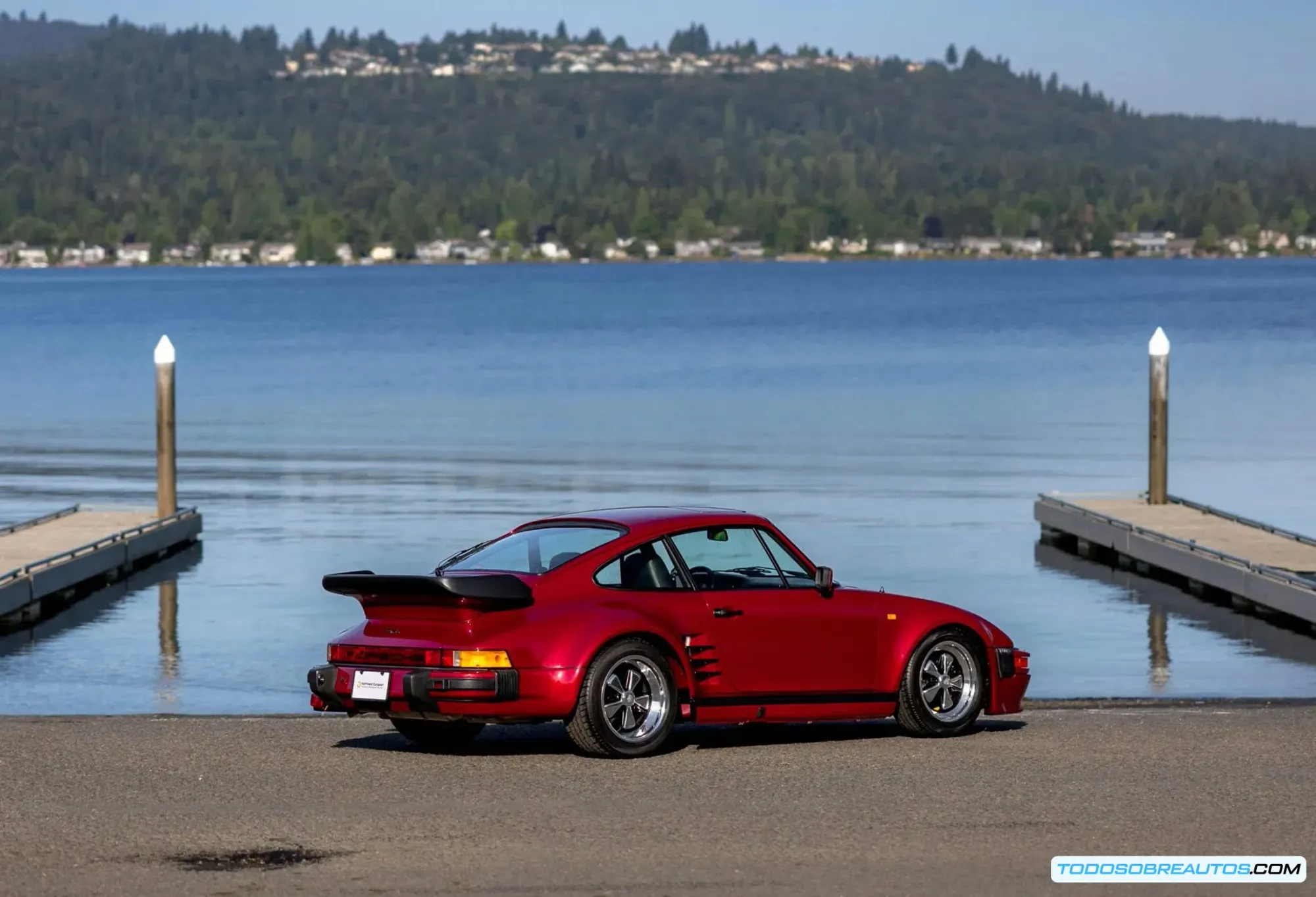 Porsche 911 Turbo Slant Nose 1984, detalle de las tomas de aire y alerón