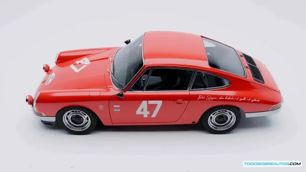 Imagen de un Porsche 912 clásico original, perfil lateral mostrando sus líneas puras