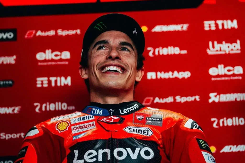 Marc márquez en acción el gp de tailandia