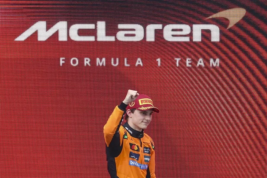 Oscar Piastri Gana el GP de China 2025 con McLaren