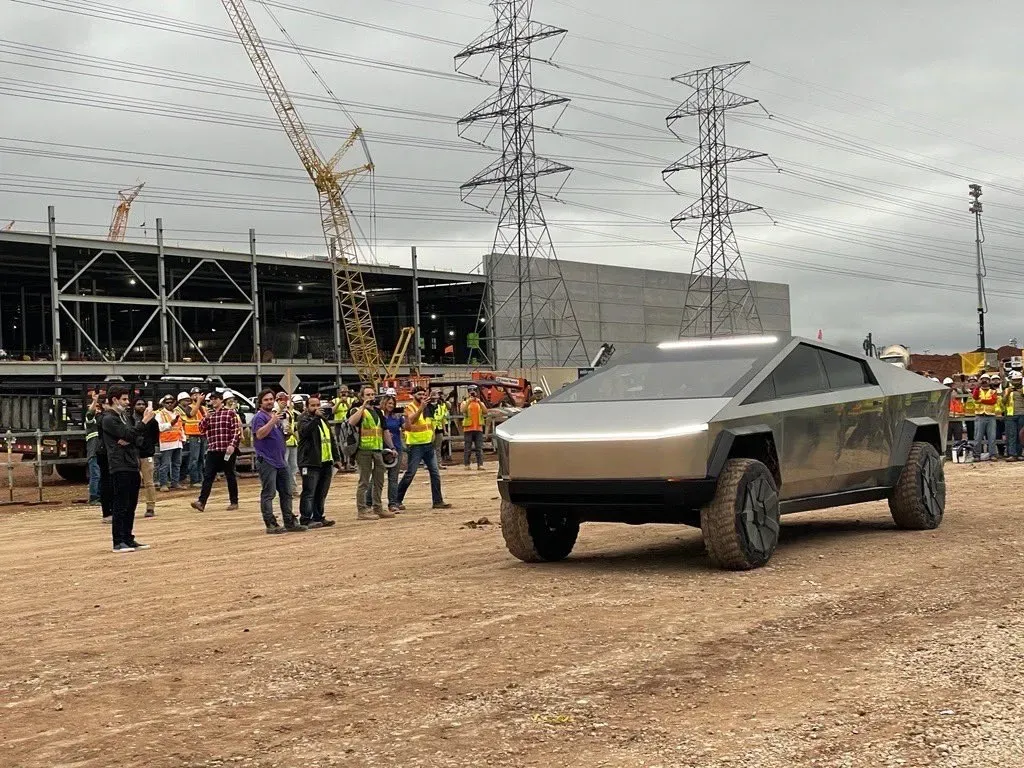 Concesionario Tesla vandalizado