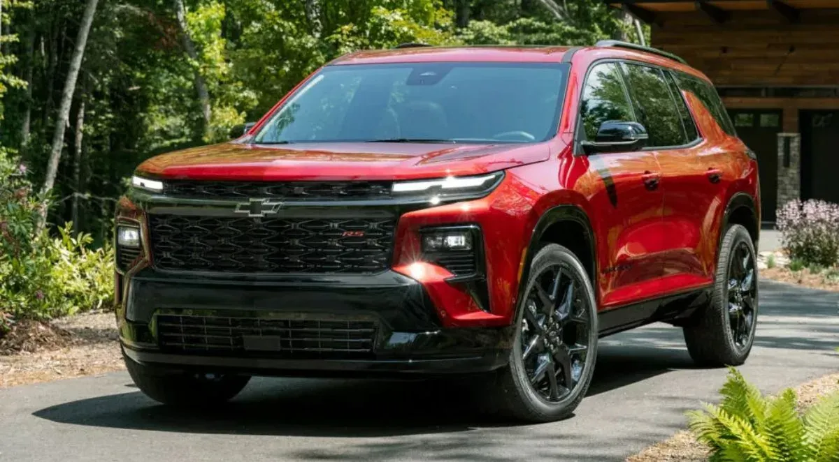 Chevrolet Traverse 2025 interior y perfil