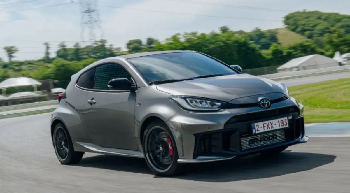 Nuevo Toyota GR Yaris 2025 en pista