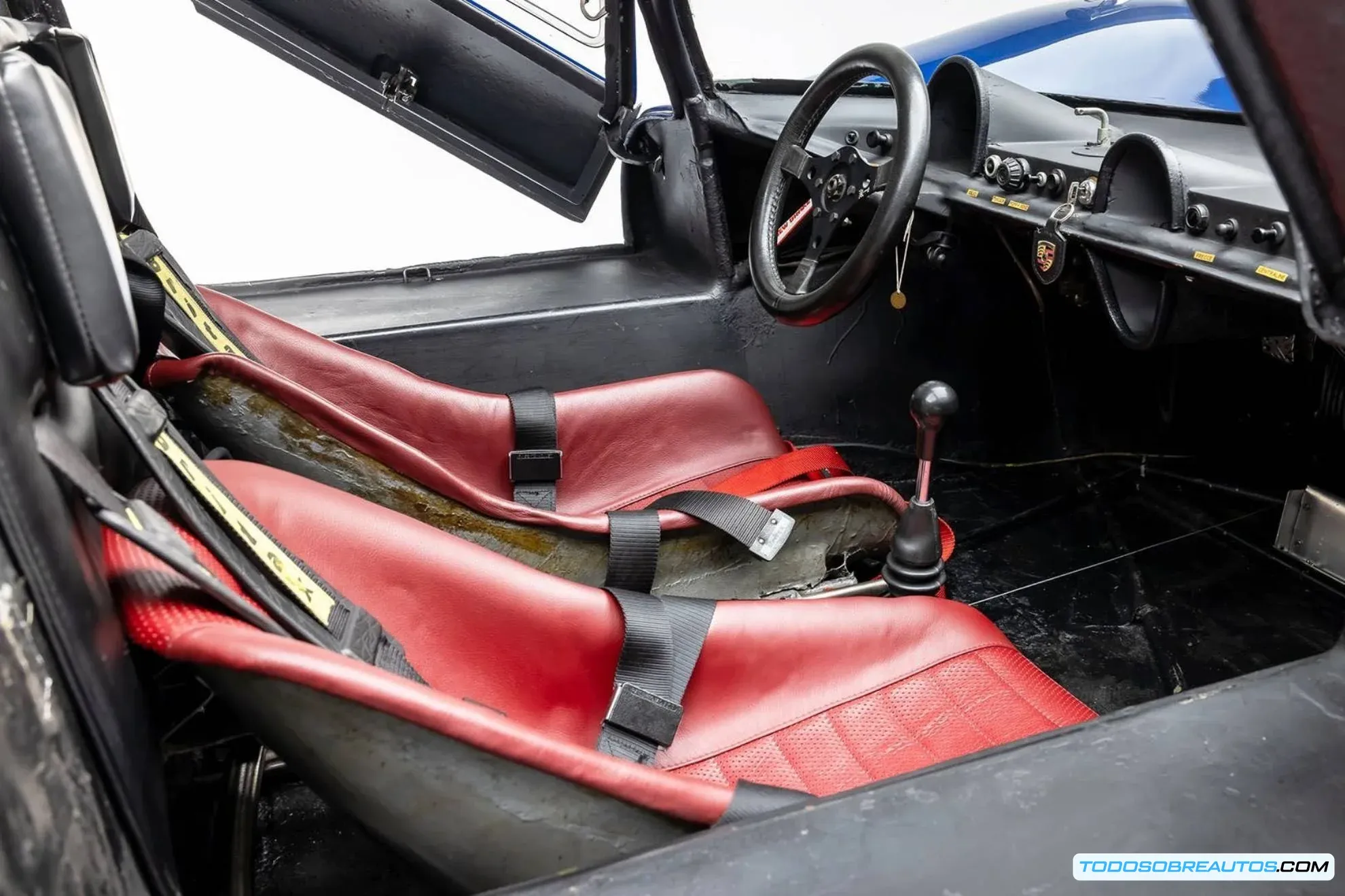 Detalle del motor o del interior del Porsche 906.