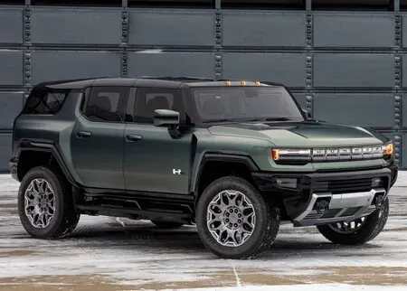 Tabla comparativa de ángulos de dirección del Hummer EV 2026