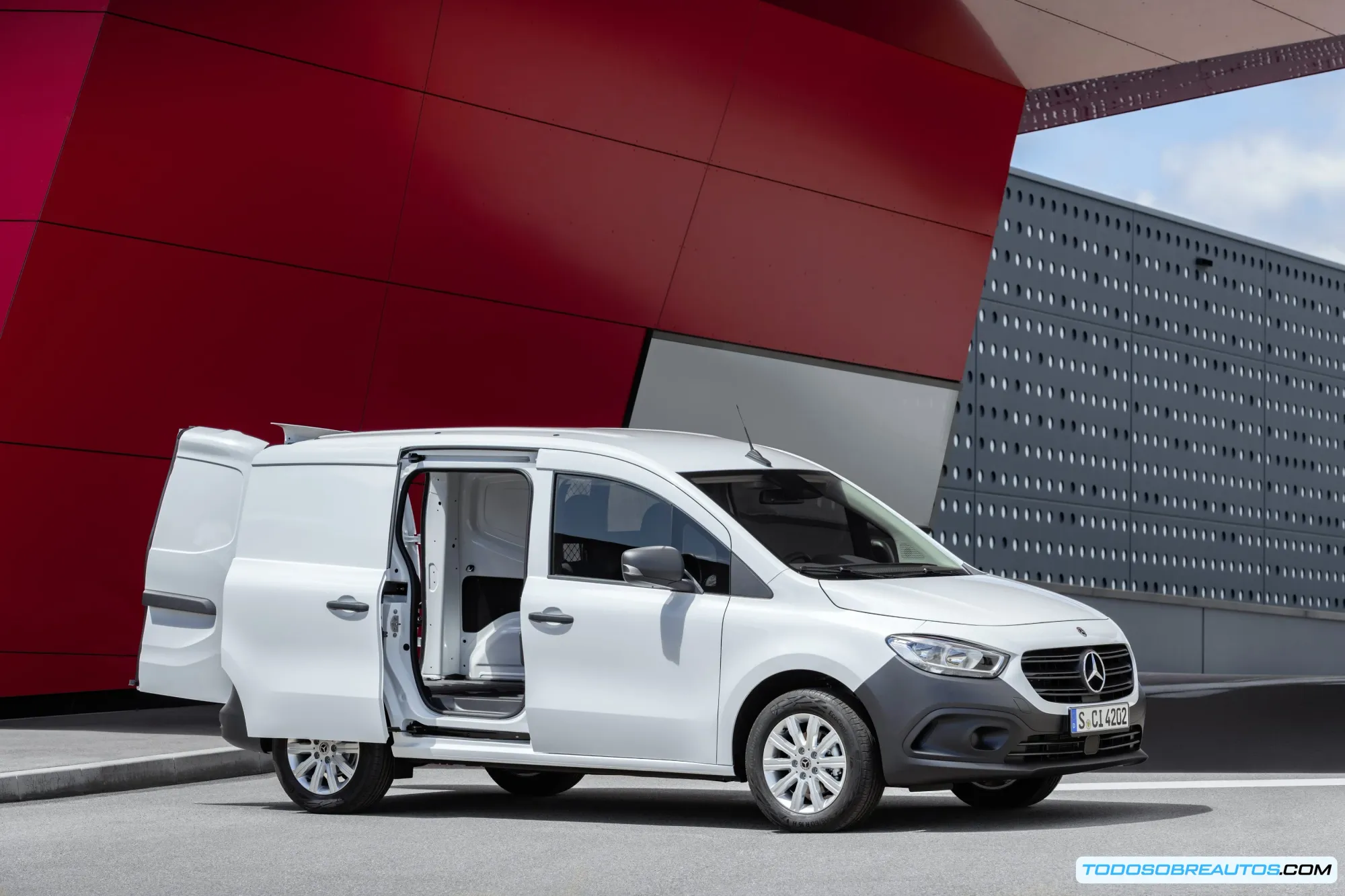 Mercedes-Benz Citan estacionado en un entorno urbano
