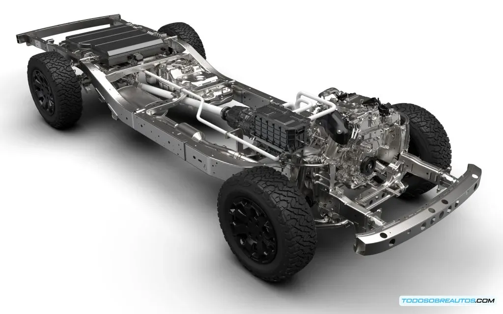 Imagen de la Nissan Frontier Pro PHEV mostrando sus capacidades todoterreno.