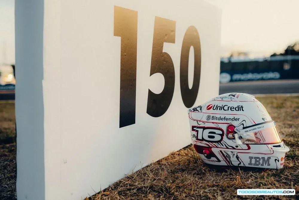 Detalle del diseño del casco especial de Leclerc