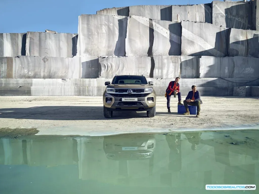 Detalle de los rines, llantas y otros elementos de diseño exterior de la Amarok.