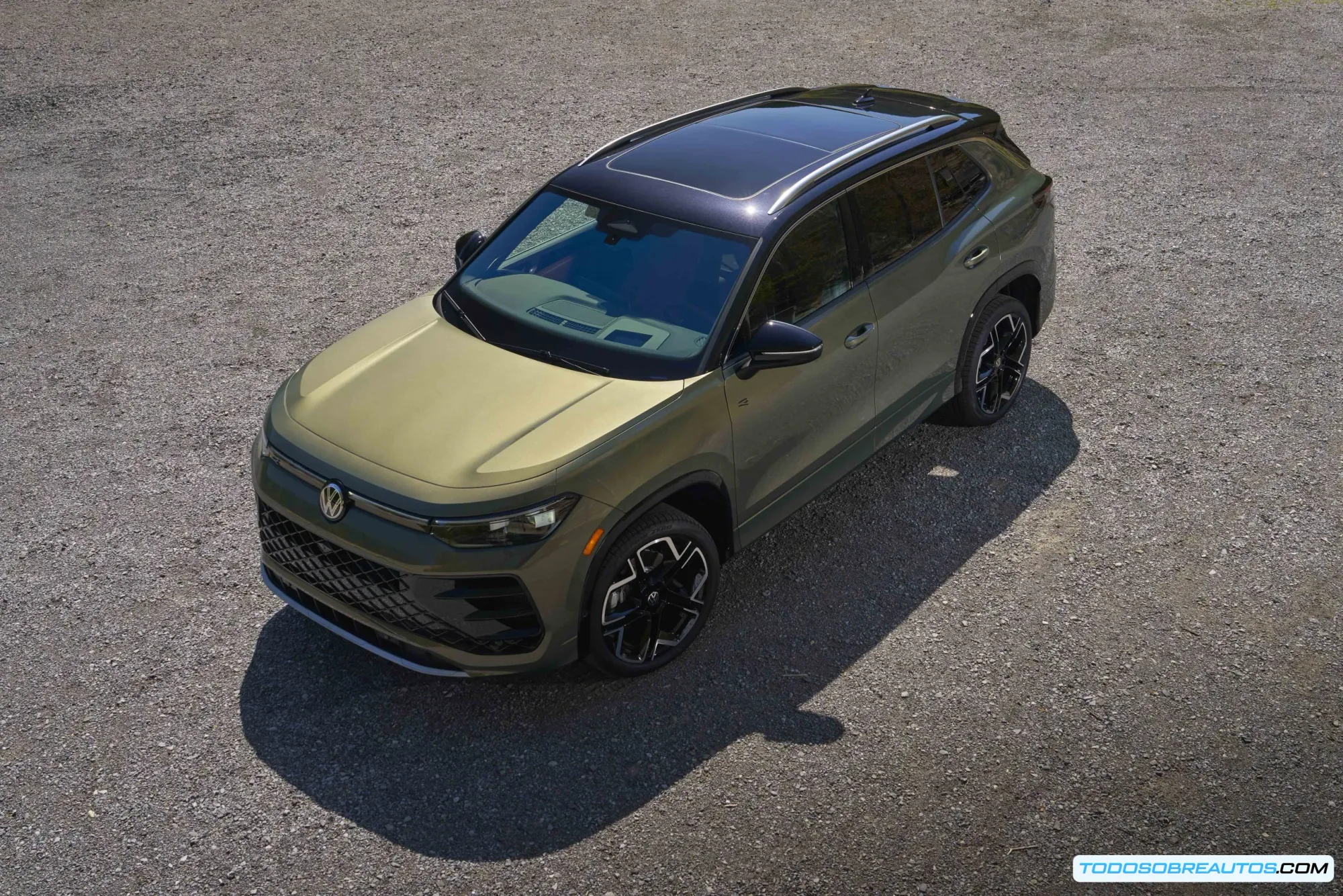 Vista exterior del Volkswagen Tiguan 2025 Verde Avocado.