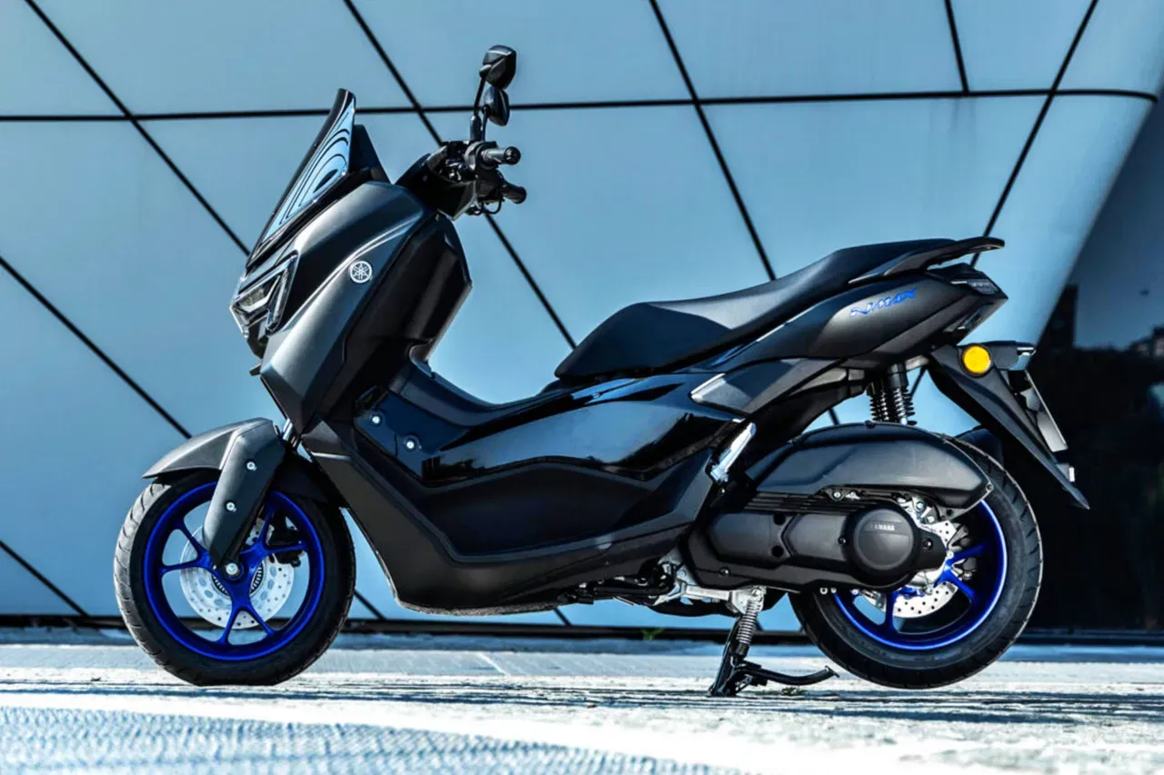 Yamaha NMax 125 2025 vista frontal y lateral