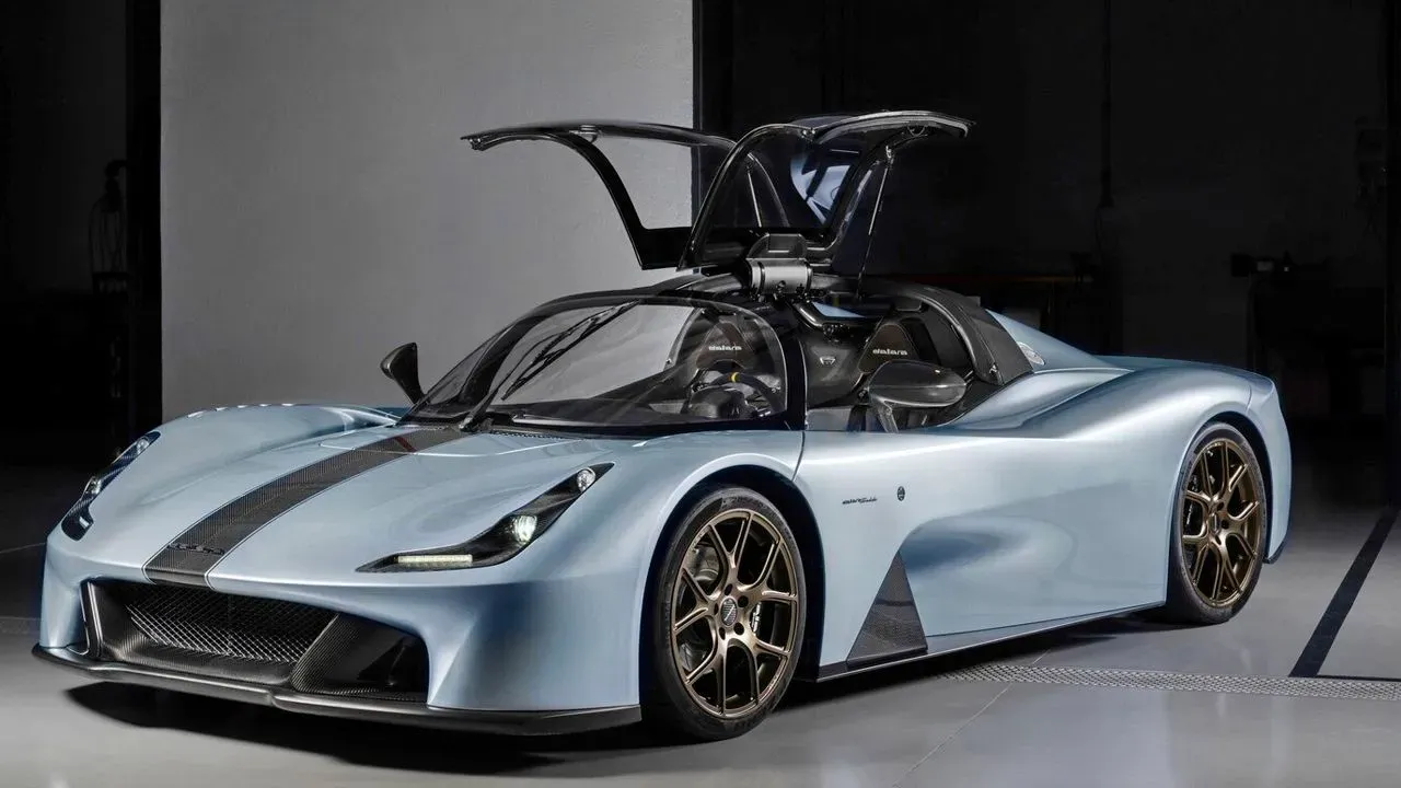 Dallara Stradale 2025 en carretera