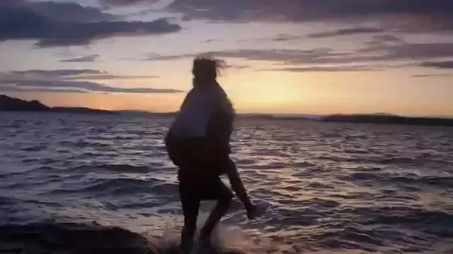 Anuncio 'Corre, Corre, Caballito' - Grupo de personas