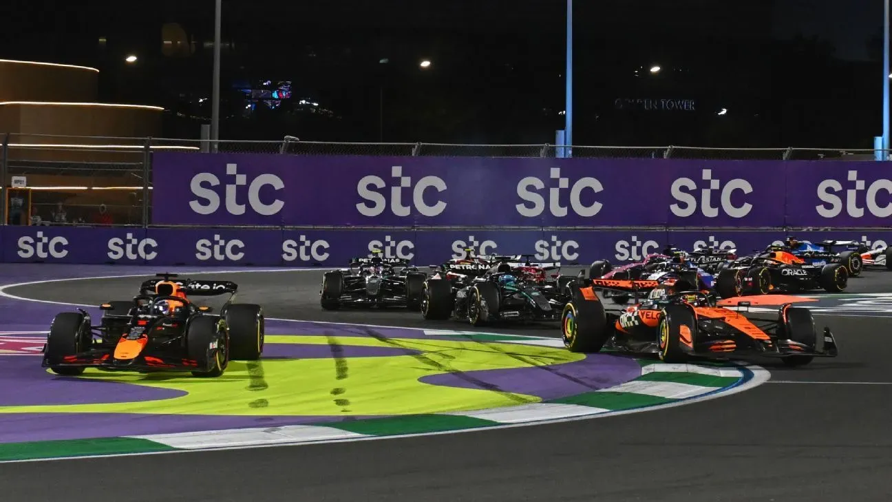 Max Verstappen en el Red Bull RB21 durante el GP de Arabia Saudí 2025