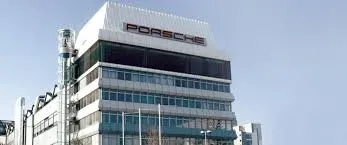 Línea de producción clásica del Porsche 911 en Zuffenhausen