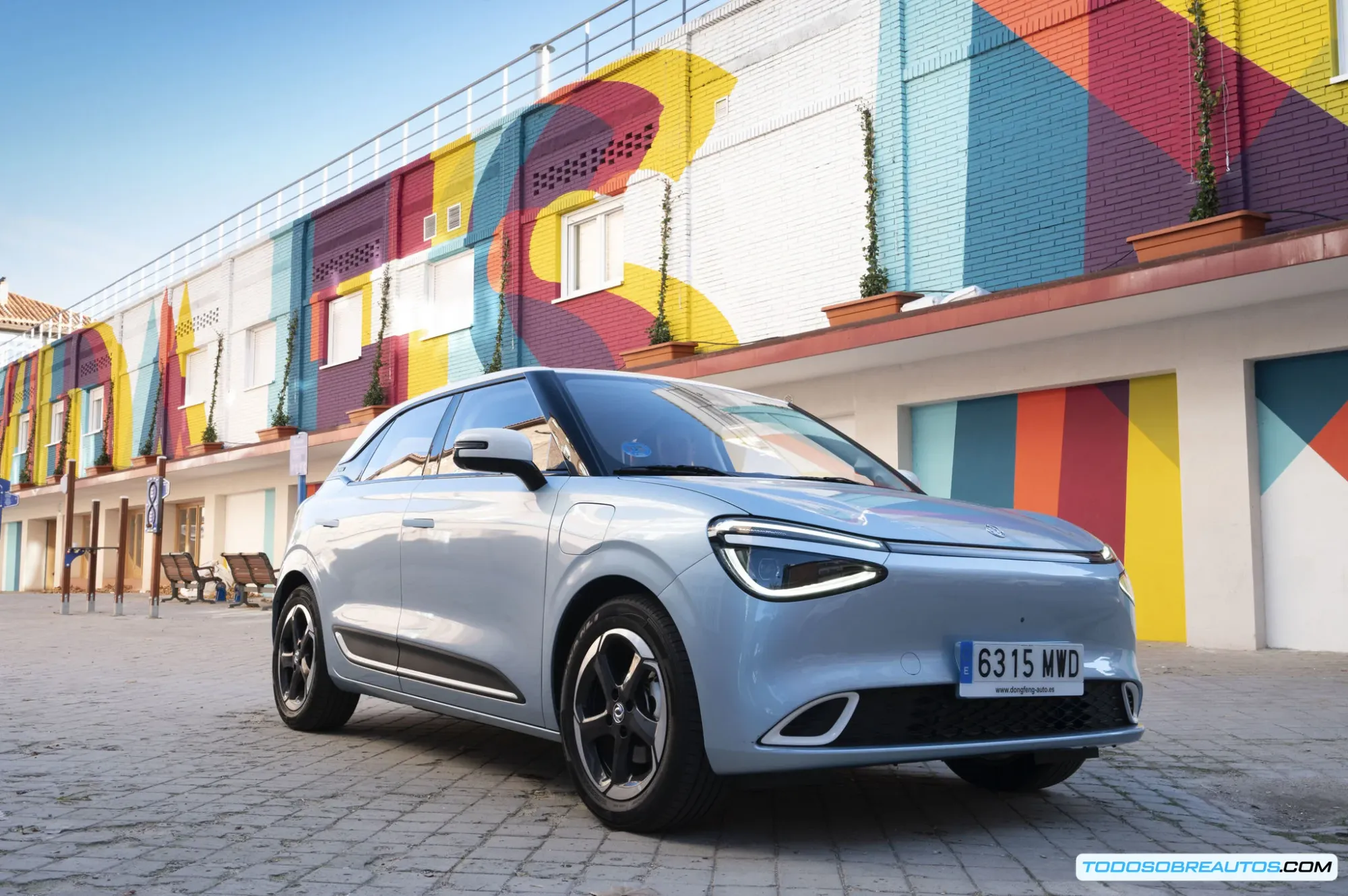 Esquema técnico ilustrando las características de seguridad y tecnología del Dongfeng Box