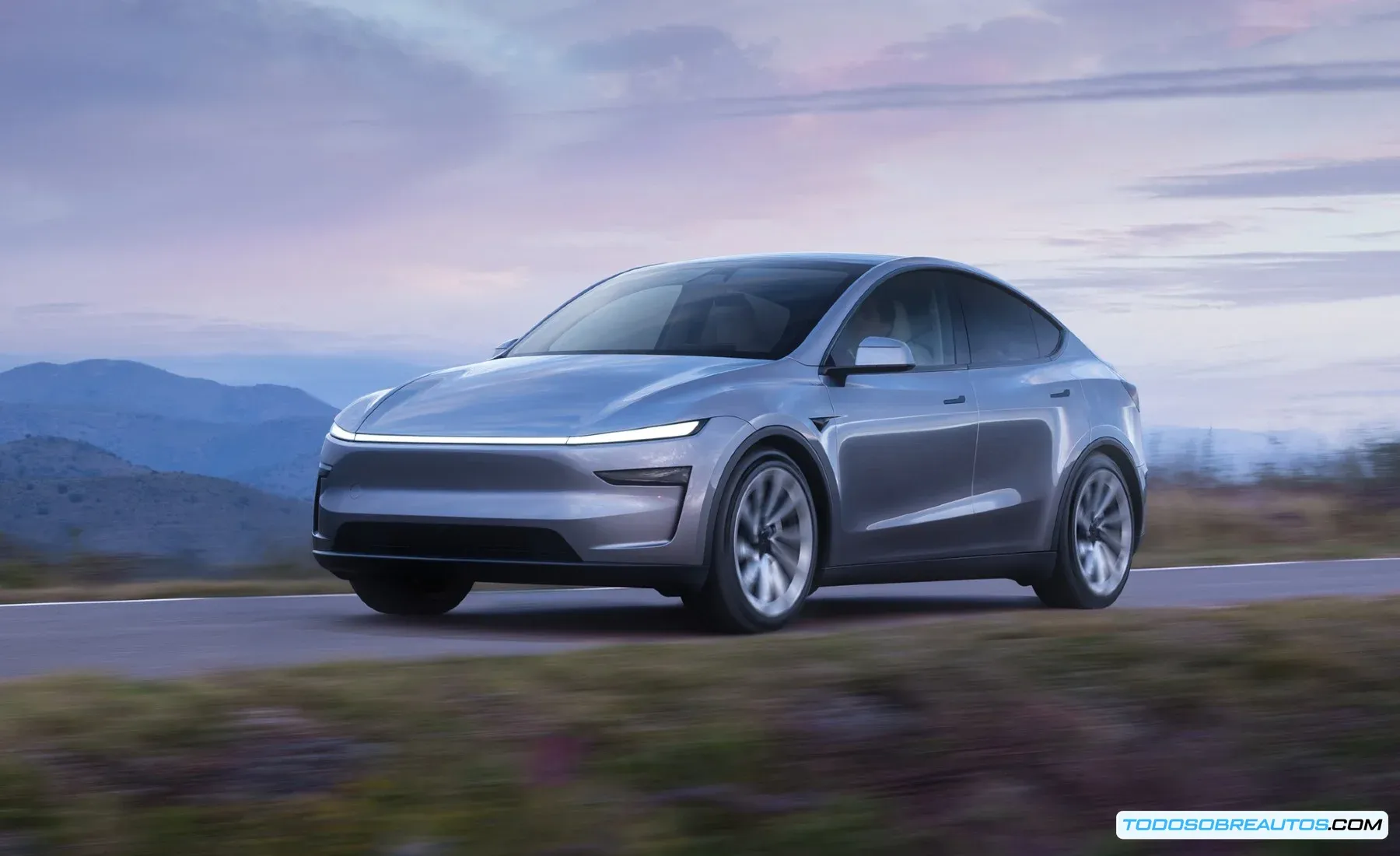 Una imagen de un Tesla Model Y en movimiento, representando la producción global de la marca.
