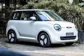 Interior del Changan Lumin con pantalla táctil