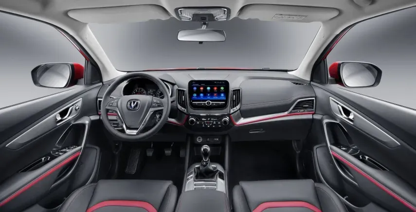 Interior y tablero del Changan CS55 Plus Híbrido