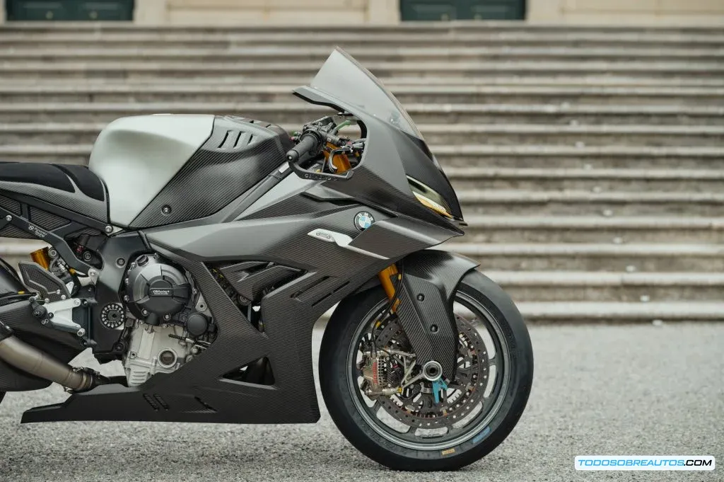 Detalle del motor de cuatro cilindros en línea de la BMW Motorrad Concept RR.