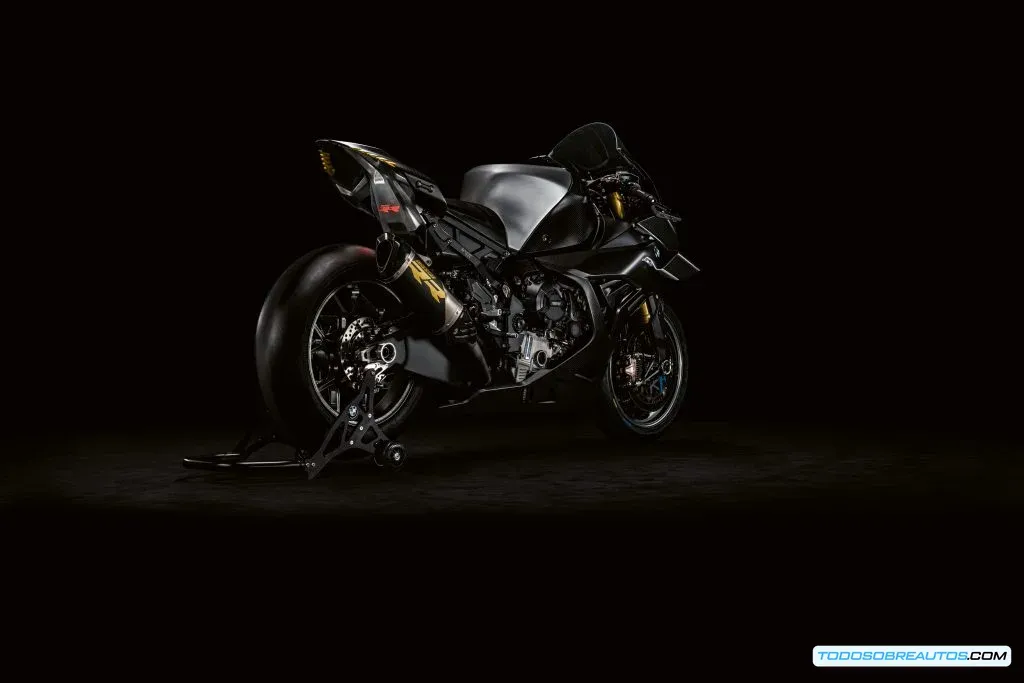 Vista lateral de la BMW Motorrad Concept RR, destacando sus líneas aerodinámicas.