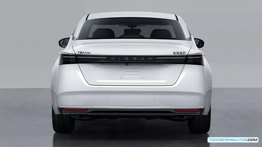 Imagen detallada del diseño del Nissan Teana 2026