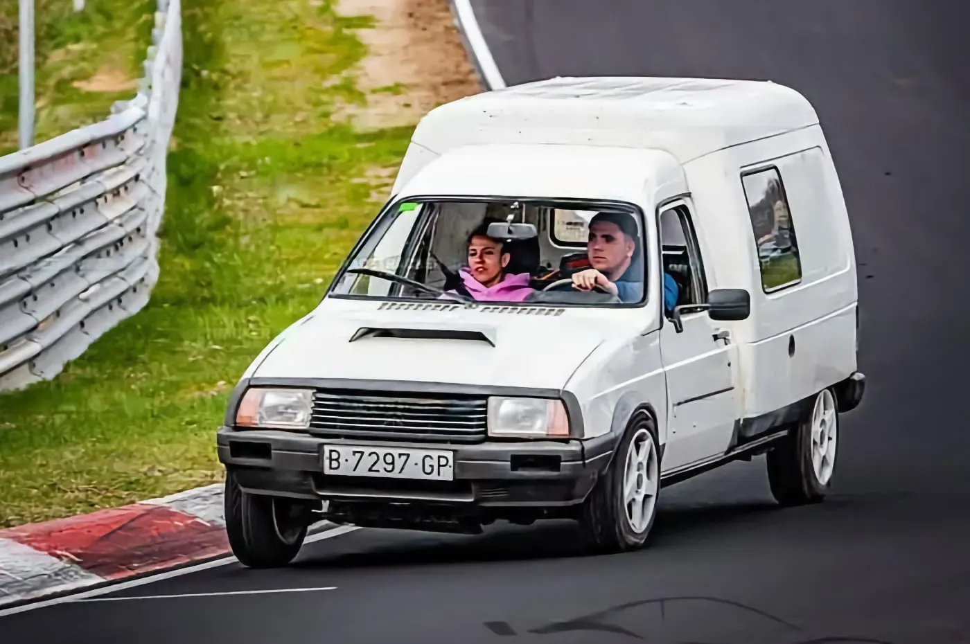 Vehículo Citroën C15 en el Nürburgring