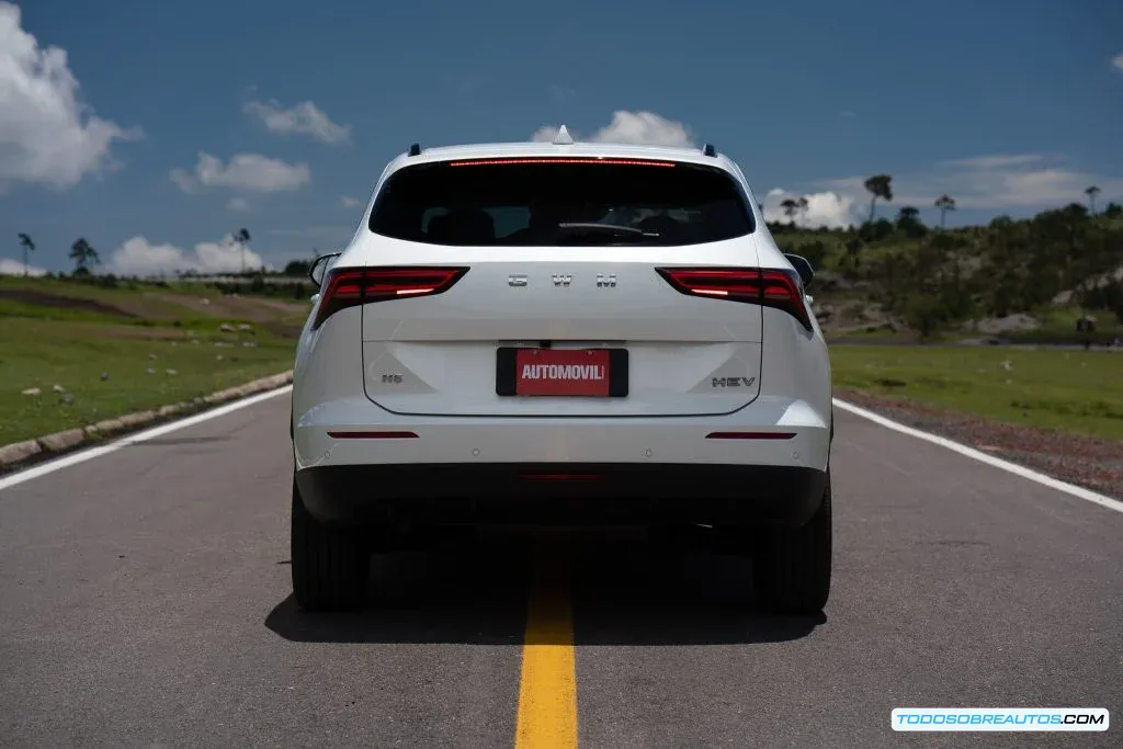 Imagen comparativa de diferentes SUVs medianos en el mercado.