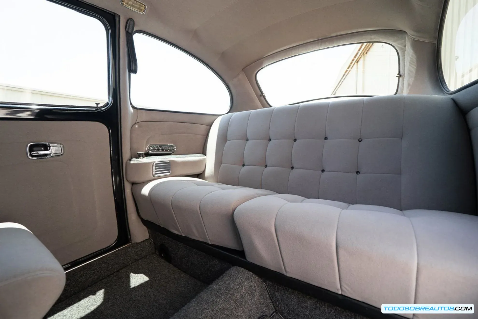 Comparativa de precios: Rollswagen vs. Lamborghini Miura.