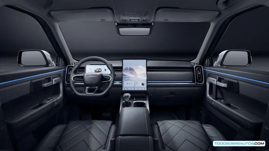 JAECOO 7 2025 en un entorno urbano mostrando su diseño lateral