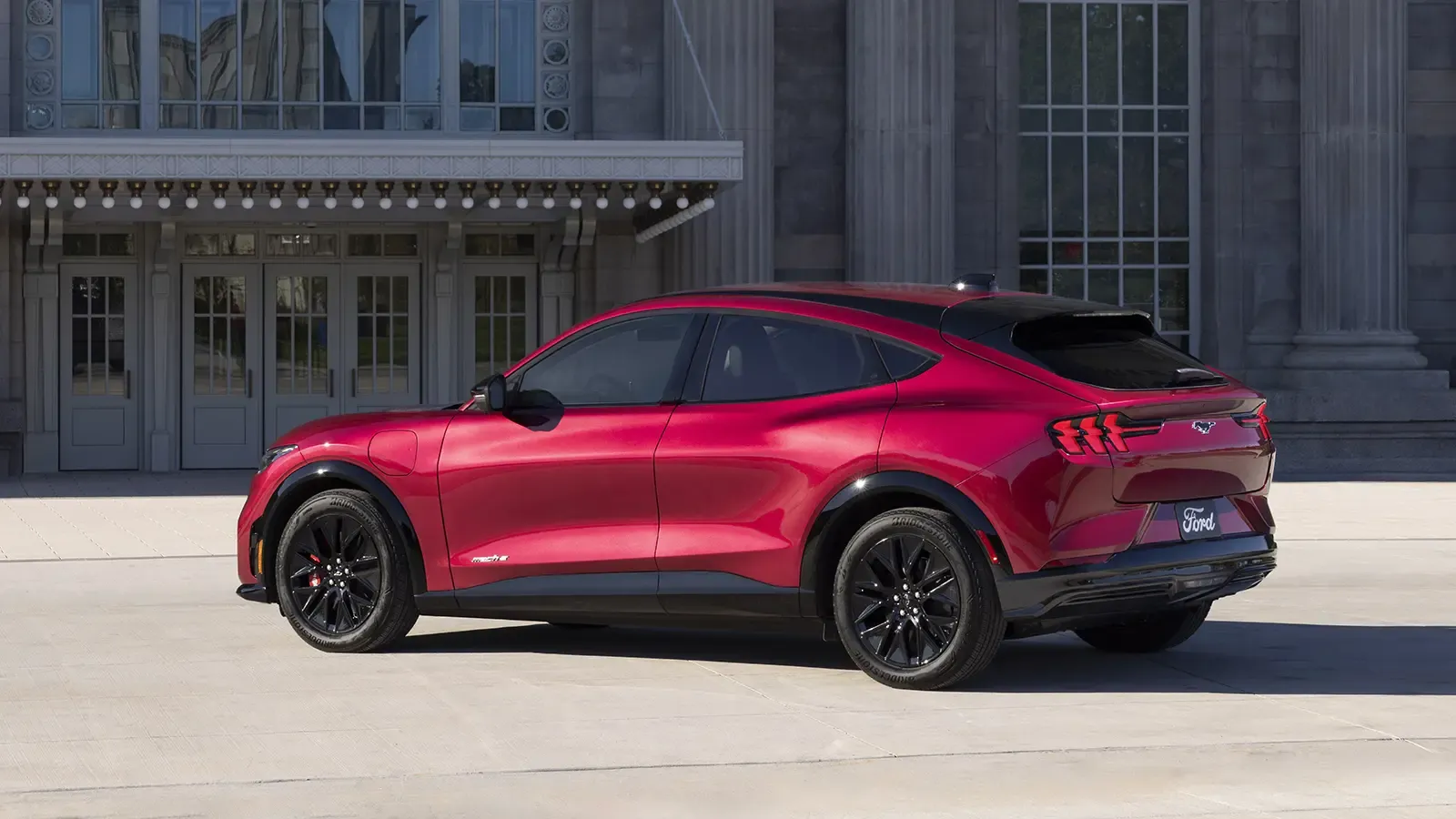 Ford Mustang 2026 parte trasera rojo