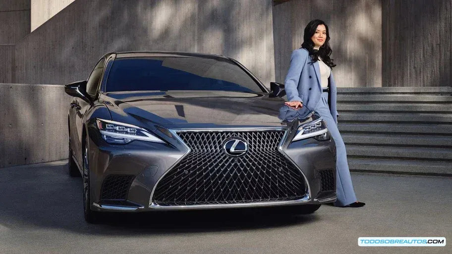Interior del Lexus RX Híbrido