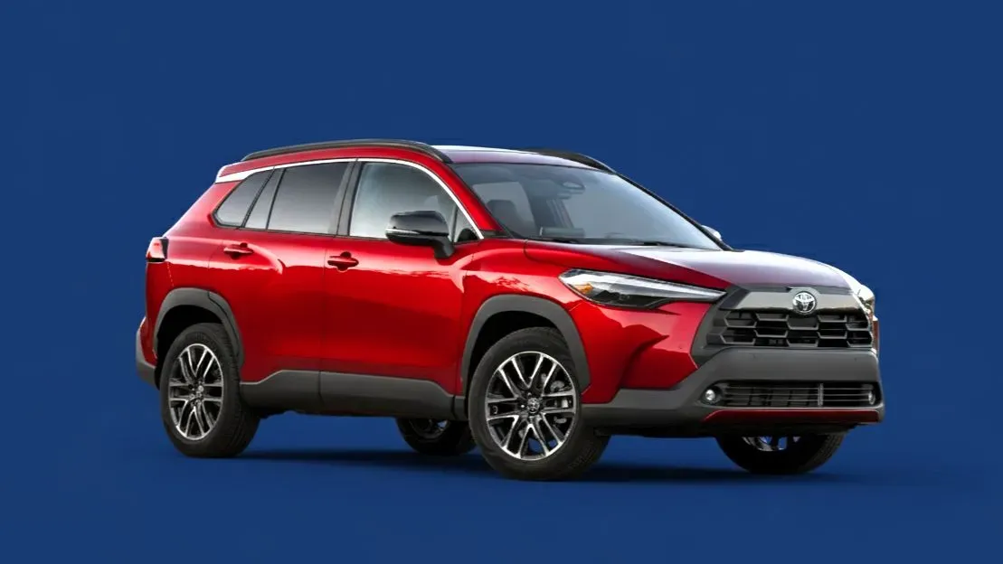 Vista lateral y trasera del Toyota Corolla Cross 2026