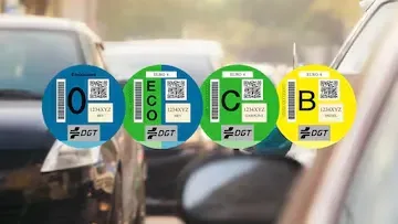 Etiquetas dgt madrid: límite 2025 para los coches sin etiqueta en madrid