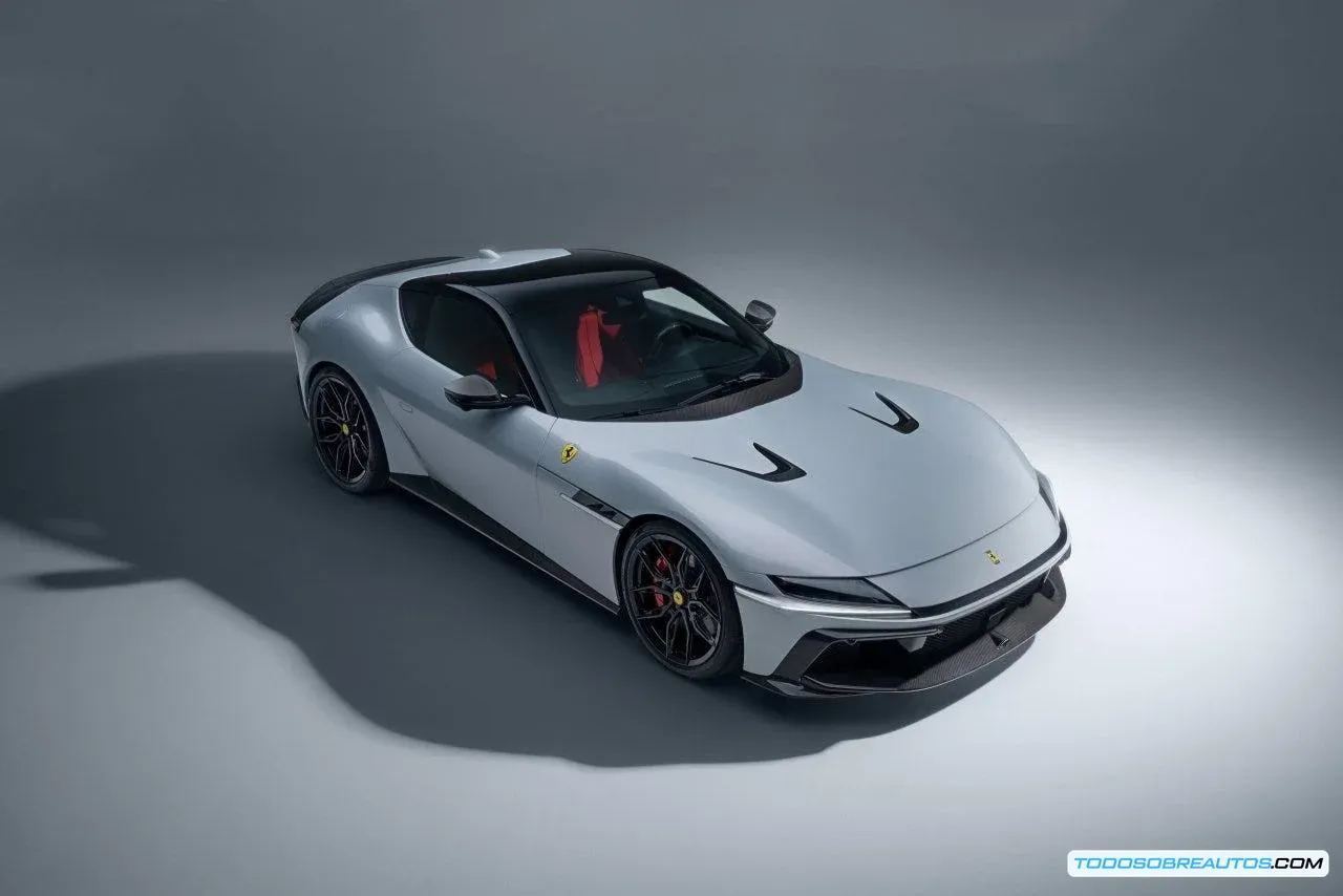 Detalle del splitter delantero de fibra de carbono en el Novitec Ferrari 12Cilindri.