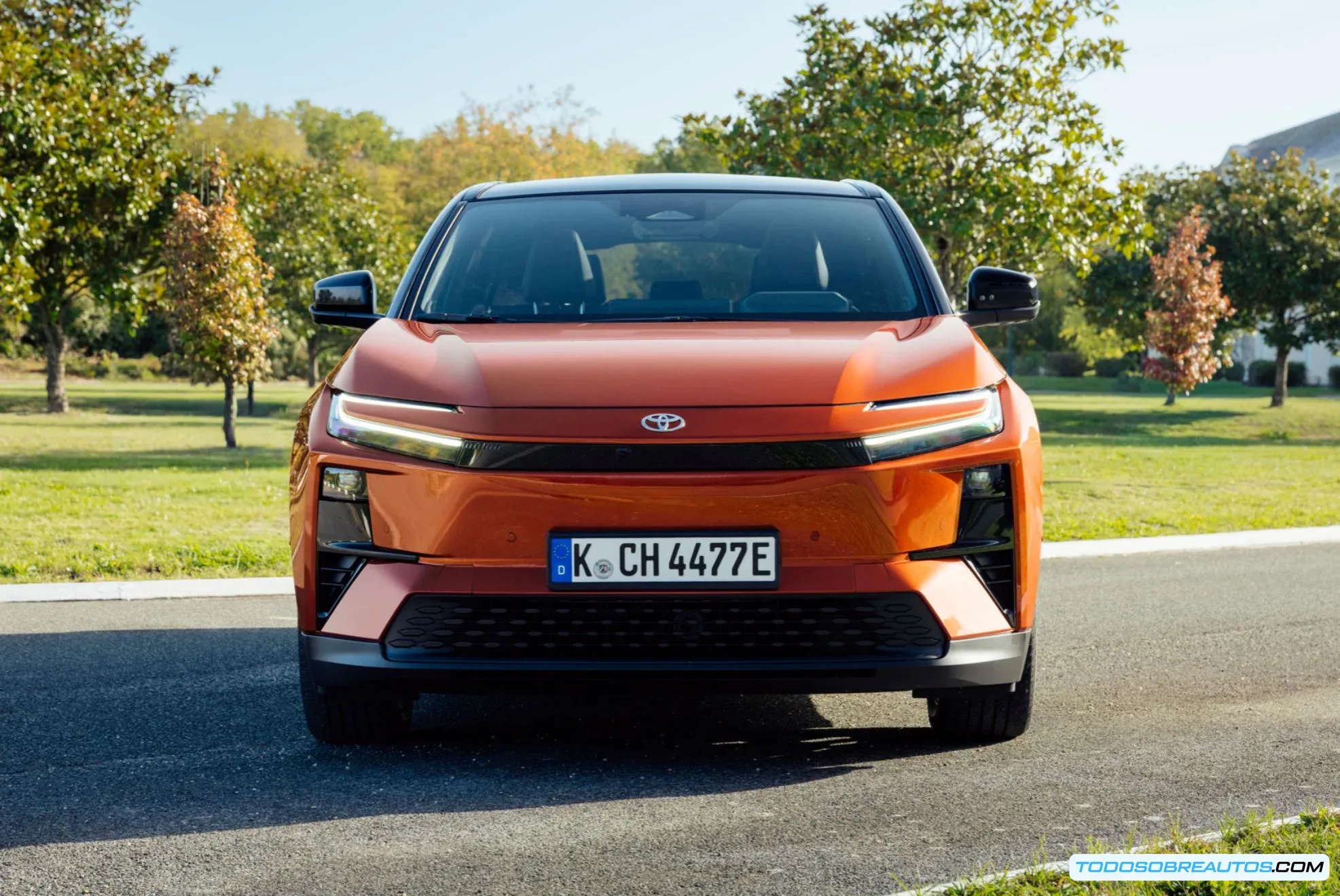 Toyota C-HR+ eléctrico vista lateral