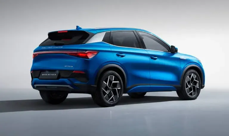 BYD Atto 3 vista trasera y lateral