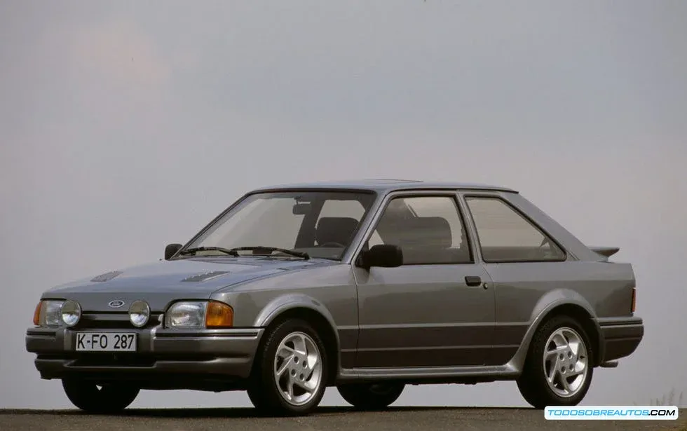Ford Escort RS Turbo clásico, ejemplo de hot hatch de los 80 que mantiene valor en estudio de mercado automotriz