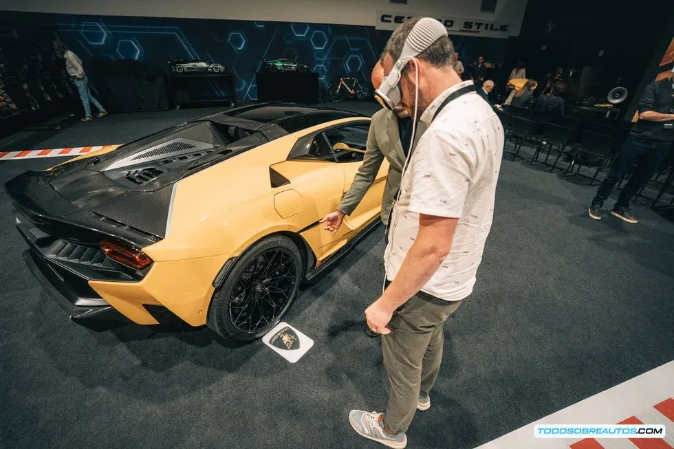 Centro Style de Lamborghini - espacio donde se realiza la experiencia de realidad virtual con las Apple Vision Pro para explorar el Temerario