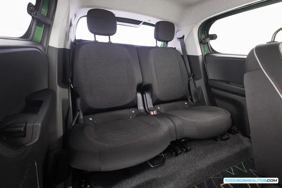 Vista frontal del Renault Twingo E-Tech, el nuevo eléctrico urbano que compite en precio con Dacia Spring y modelos chinos